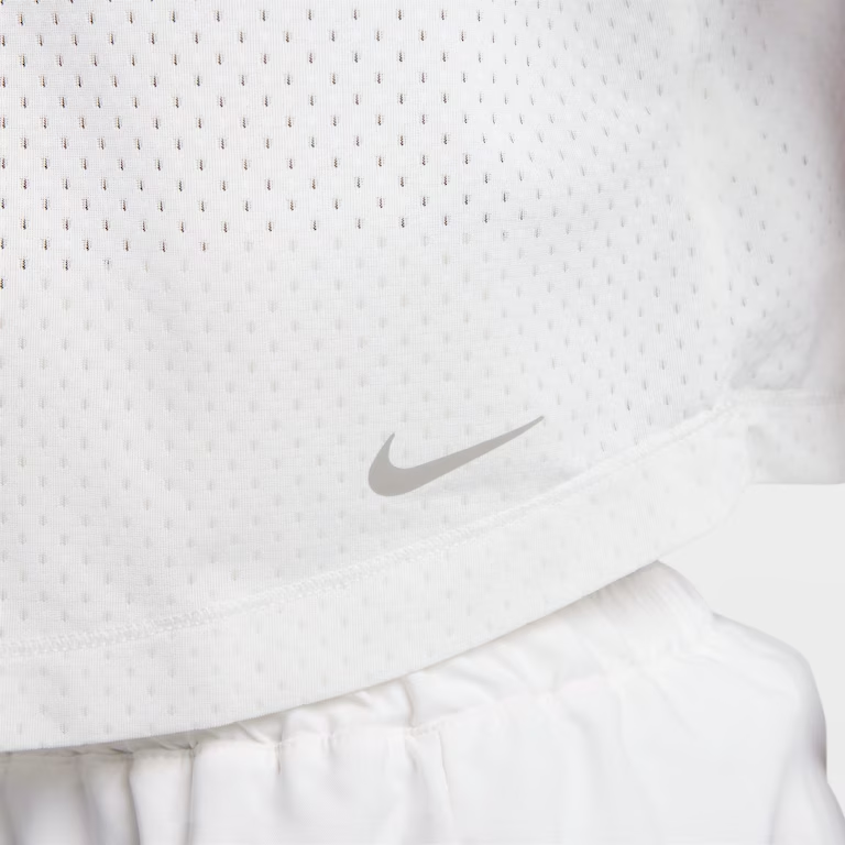 Camiseta Nike One Classic Feminina - Imagem 4