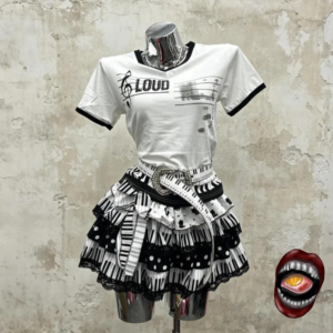 T-shirt Estampada e Saia Teclado de Piano