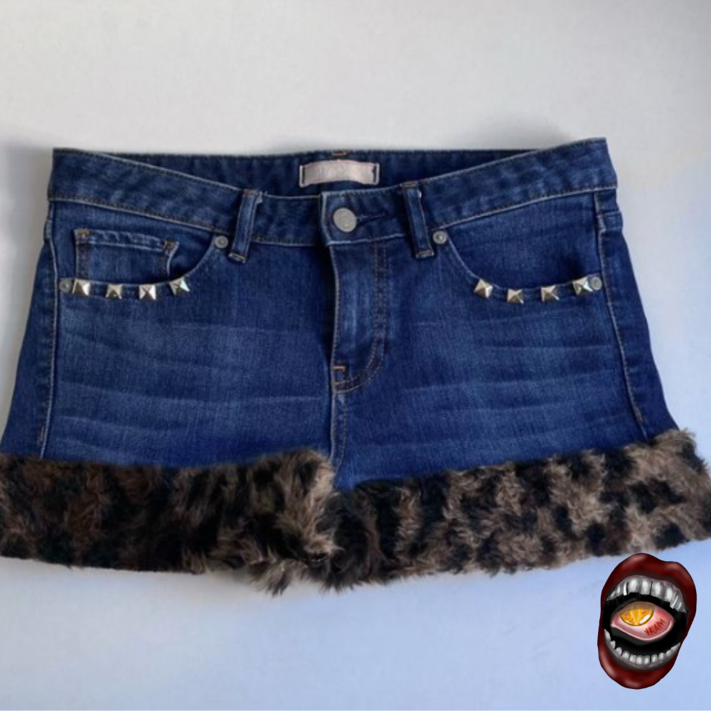 Shorts com Spikes e Animal Print