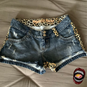 Shorts Rosa com Detalhes em Animal Print