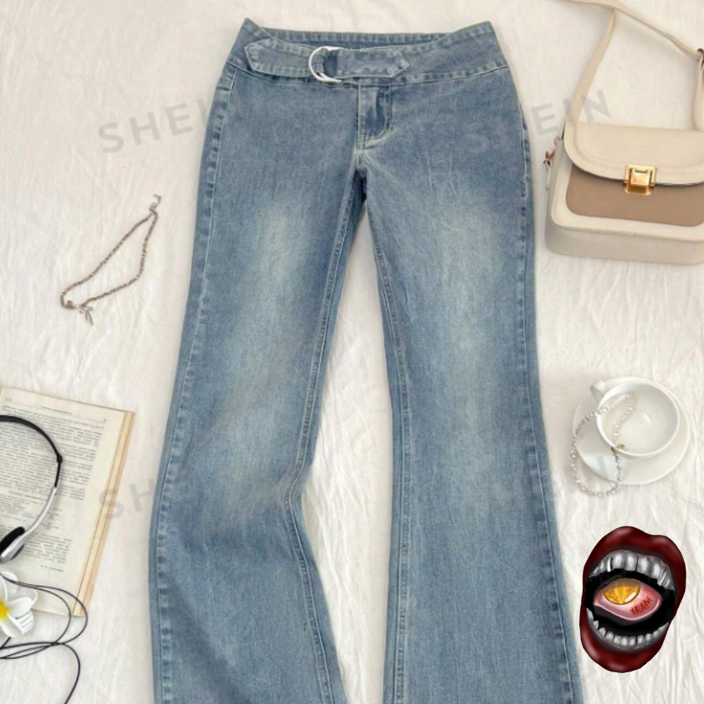 Calça Jeans Flare Cintura Baixa com Cinto e Fivela