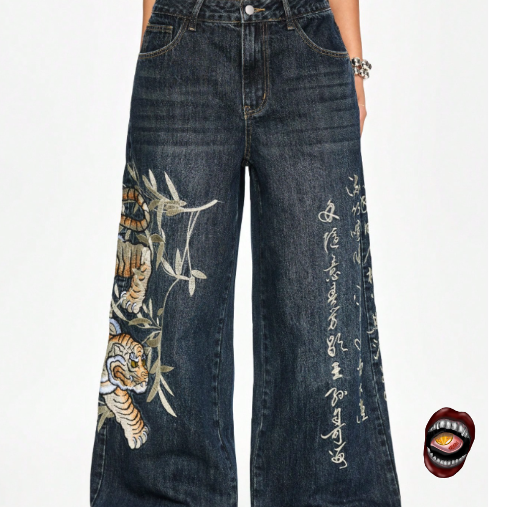 Calça Jeans Wide Leg Bordada Tigre e Caligrafia
